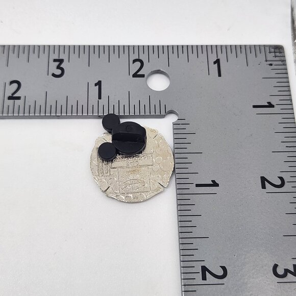 Disney Pin Cars Mater's Junkyard Jamboree Signs Rescue Squad Trading Pin 2014 - Picture 3 of 3